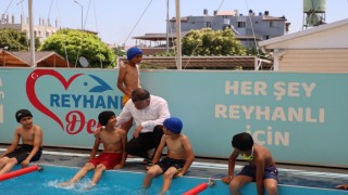 Reyhanlı'da Ücretsiz Yüzme Havuzu Açıldı