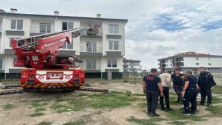 Rezidansta alıkonulan kadını polis ve itfaiye kurtardı