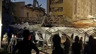 Rusya, Ukraynada sivil yerleşim bölgesini vurdu: 2 ölü, 22 yaralı