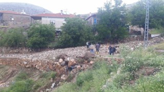 Sağanak yağış Kayseride sele neden oldu