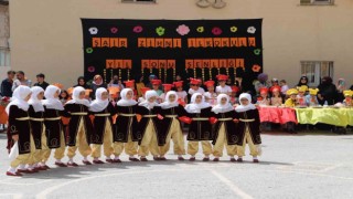 Şair Zihni İlkokulunda yılsonu şenliği