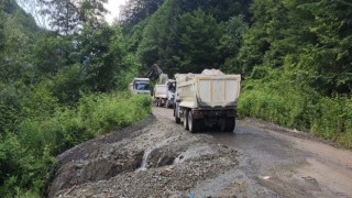 Sakarya Büyükşehir, yağışlarda hasar gören o yol için seferber oldu