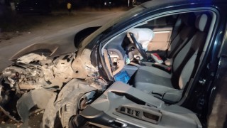 Sakaryada otomobil duvara çarptı: 1 yaralı