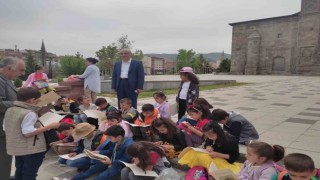 Saltuklu Hoca, miniklere Saltuklu eserlerini tanıttı