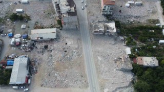 Samandağda binaların yerini boş meydanlar aldı