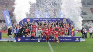 Şampiyon Ankara Büyükşehir Belediyesi Fomget kupasını aldı