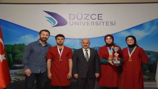 Şampiyon Geleneksel Türk Okçuları Rektörle bir araya geldi
