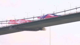 Şampiyon Pendiksporun bayrağı İstanbul Boğazında dalgalanıyor