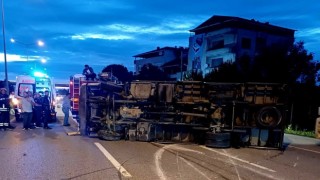 Samsunda kargo kamyonu devrildi: 1 ölü