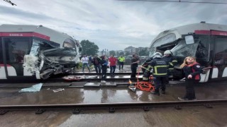 Samsunda meydana gelen tramvay kazasında ilk belirlemelere göre 1i ağır 10 kişinin yaralandığı öğrenildi.
