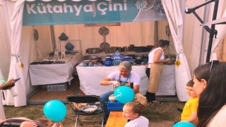 Sanatçı Ali Kaya, Hollandada Kütahya çinisini tanıttı