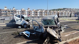 Şanlıurfada hafif ticari araç ile otomobil çarpıştı: 5 yaralı