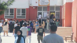 Şanlıurfada YKS adayları sınava yetişmek için ter döktü