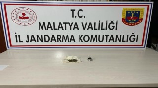 Şantiye bekçisi uyuşturucu kullanırken yakalandı