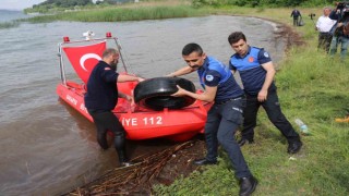 Sapanca Gölünden çıkan atıklar görenleri şaşırttı