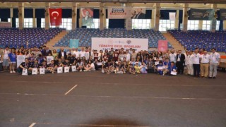 Satranç Türkiye Şampiyonasını kazanan sporcular madalyalarına kavuştu