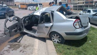 Savrulan otomobil takla atarak durabildi: 4 yaralı