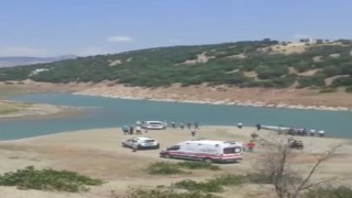 Serinlemek için girdiği baraj gölünde canından oldu