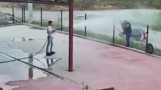 Serinlemek isteyen adam bakın ne yaptı