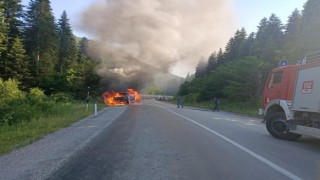 Seyir halindeki çekici alev alev yandı