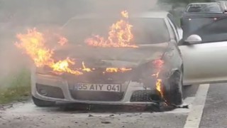 Seyir halindeki otomobil alevlere teslim oldu