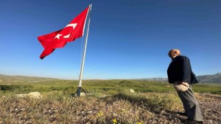 Seyit Tahir Dedenin hüzünlü bayrak nöbeti