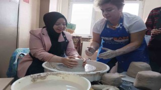 Seyitgazi Halk Eğitim Merkezinin yılsonu sergisi açıldı