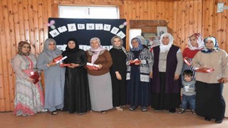Siirtte okuma yazma öğrenen kadınlar sertifika almanın mutluluğunu yaşadı