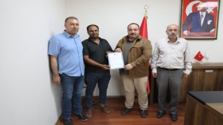 Söz verdiği tapular dağıtmaya başladı