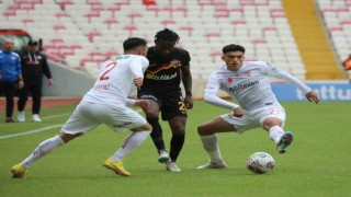 Spor Toto Süper Lig: DG Sivasspor: 1 - Kayserispor: 1 (İlk yarı)