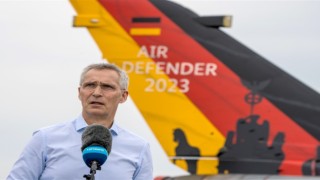 Stoltenberg, Air Defender Tatbikatına katılan askerleri ziyaret etti