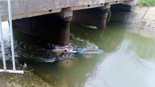 Sulama Kanalına Devrilen Traktörün Sürücüsü Hayatını Kaybetti