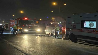 Sultangazide bariyerlere çarpan araç yan yattı: 1 ölü