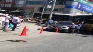 Sultangazide hatalı park yapan sürücü trafiği kilitledi: Vatandaşlar tepki gösterdi