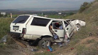 Takla atan otomobil hurdaya döndü: 4 yaralı