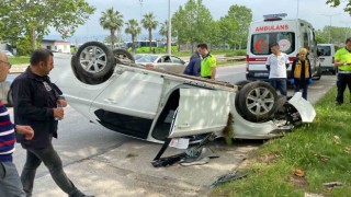 Takla atan otomobilden burnu bile kanamadan çıktı