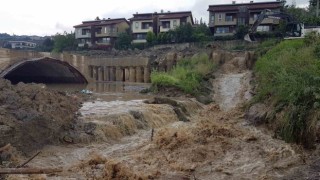 Taşan dere, hızlı tren şantiyesindeki tüneli sular altında bıraktı