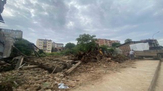 Taşköprüde 13 metruk bina yıkıldı