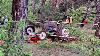 Tavşanlıda devrilen traktörün sürücüsü hayatını kaybetti