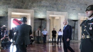 Meclis Başkanı Kurtulmuş'dan Anıtkabir'i ziyaret