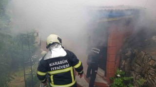 Tek katlı ev alevlere teslim oldu