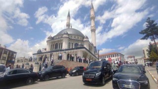 Fuat Oktay'ın da katıldığı Tevhid camii ibadete açıldı