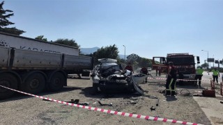 Tıra saplanan aracın sürücüsü direksiyonda kalp krizi geçirmiş (düzeltme)