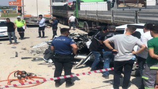 Tıra saplanan aracın sürücüsü feci şekilde can verdi