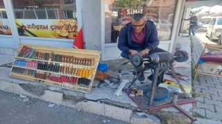 Tomarzada bıçak bileyicileri iş başında