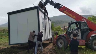 Tomarzada evleri ağır hasar gören vatandaşlara konteynerleri verildi