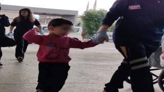 Toz deterjan yiyen çocuk hastanelik oldu