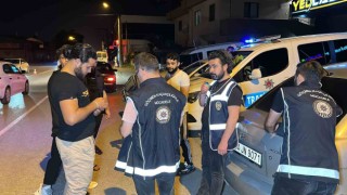Trafik ekiplerinin dikkatinden kaçmadı, 5 kaçak göçmen yakalandı