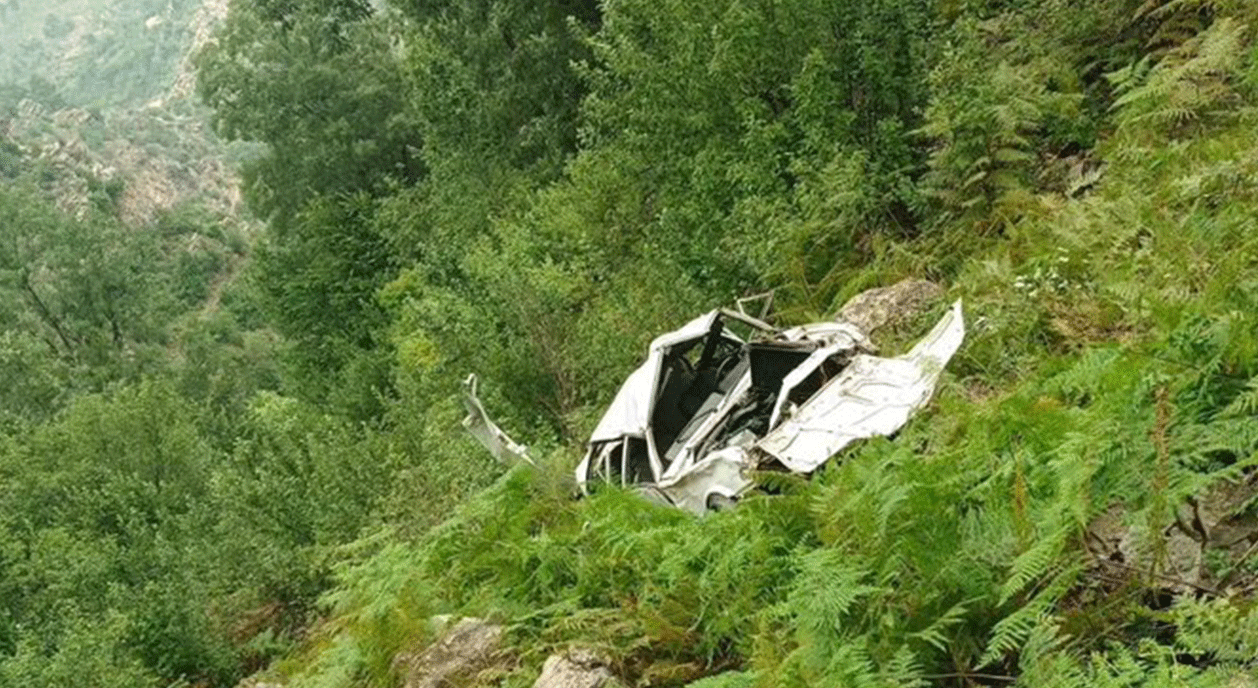 Trafik kazasında aynı aileden bir kişi öldü, dört kişi yaralandı