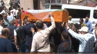 Tüfekle 11 yaşındaki çocuk tarafından vurulan genç kız, tabutuna sarılan duvakla toprağa verildi